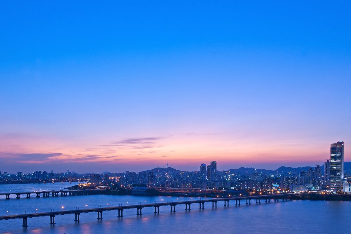 top-7-dia-diem-ly-tuong-de-ngam-hoang-hon-binh-minh-o-da-nang