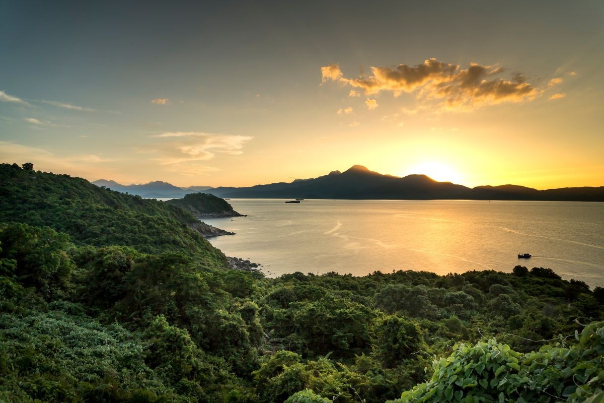 top-7-dia-diem-ly-tuong-de-ngam-hoang-hon-binh-minh-o-da-nang