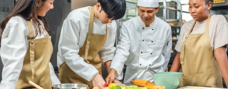 %e6%8e%a2%e7%b4%a2%e5%b2%98%e6%b8%af8%e4%b8%aa%e7%83%b9%e9%a5%aa%e8%af%be%e7%a8%8b-%e4%b8%80%e5%9c%ba%e4%bd%93%e9%aa%8c%e8%b6%8a%e5%8d%97%e7%be%8e%e9%a3%9f%e7%9a%84%e6%97%85%e7%a8%8b